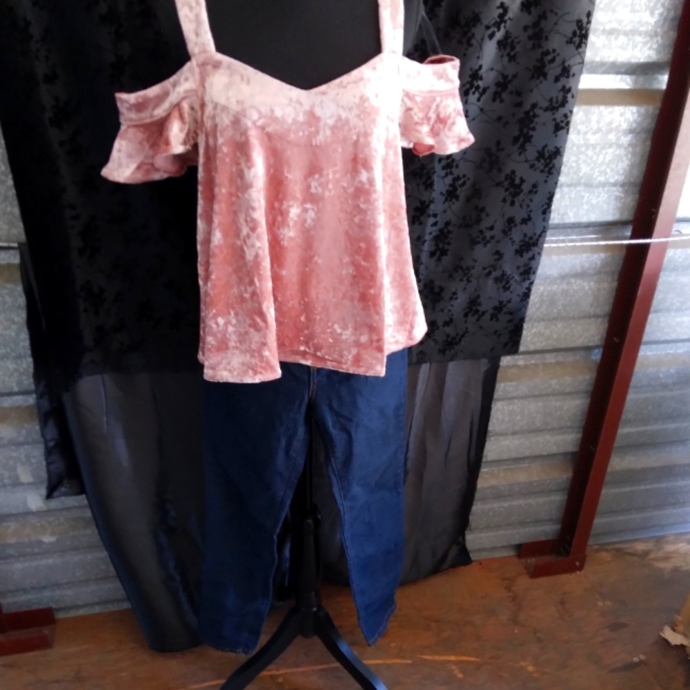 Pinkvelvet and Jean Outfit